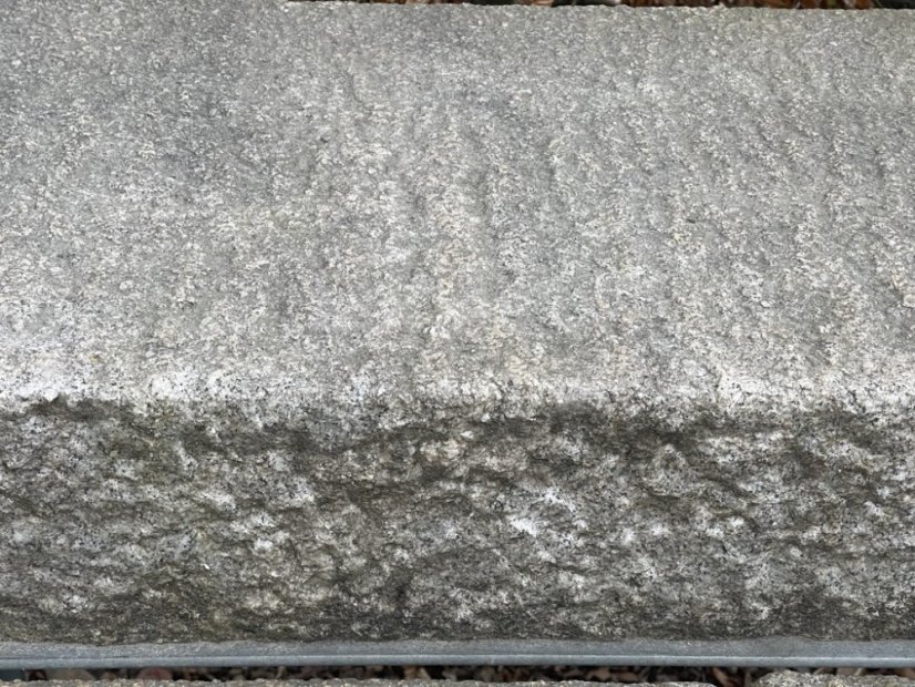 Rustikální masivní schod - ANTIK