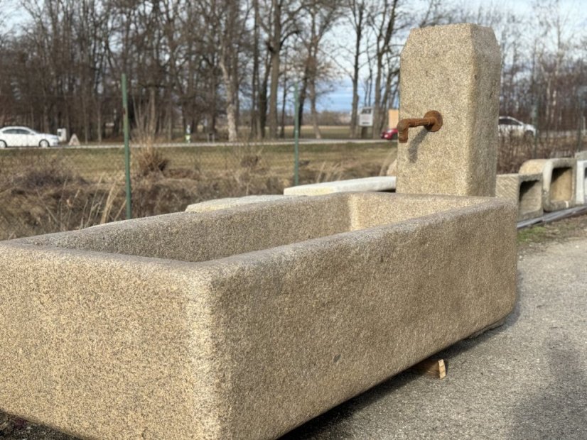 Masivní nádrž 270 cm – kašna do exteriéru, reprezentativní solitér