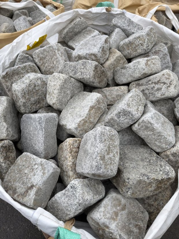 Bubnované dlažební kostky