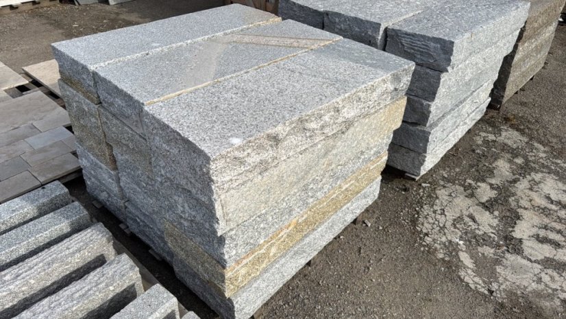 Rustikální masivní schod - MULTICOLOR