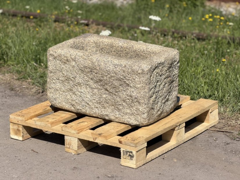 Kamenné koryto / květináč