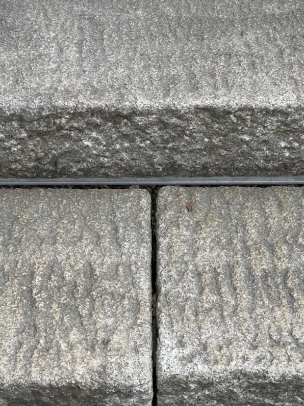 Rustikální masivní schod - ANTIK