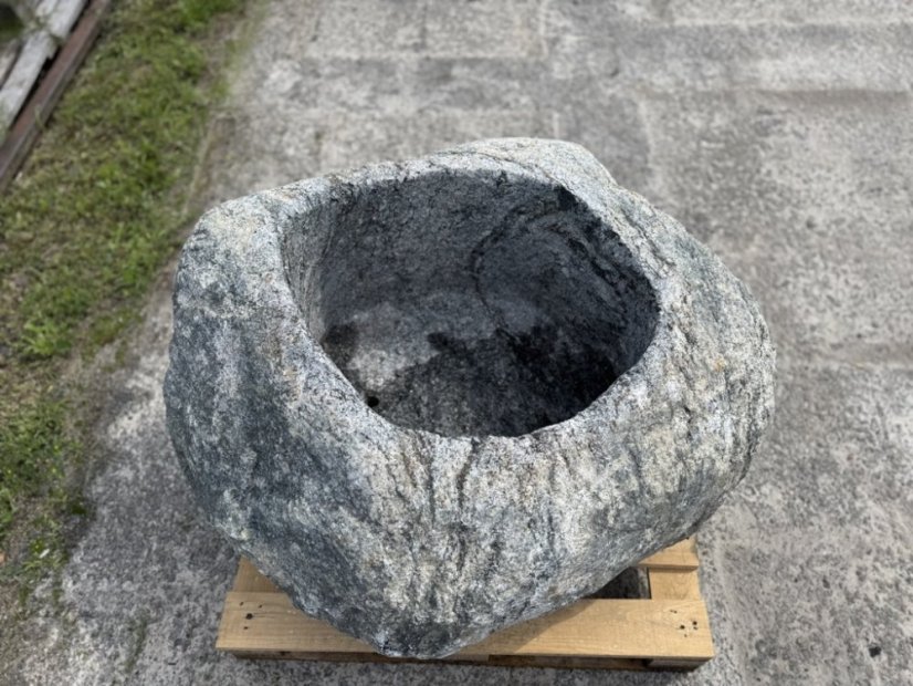 Kamenný balvan / květináč
