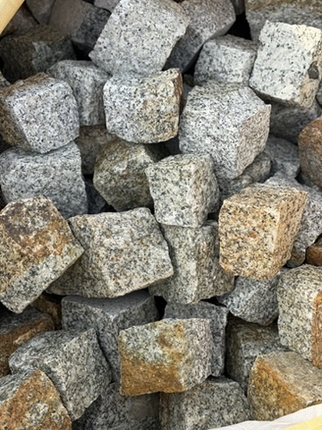 Dlažební kostky 8/11 šedožluté Dlažební kostky 8/11 šedožluté