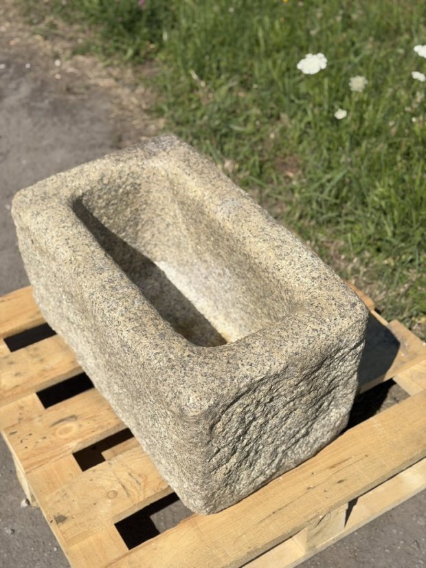 Kamenné koryto / květináč