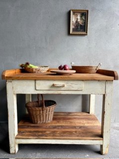 Starý řeznický masivní stůl