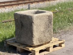 Kamenné koryto / květináč