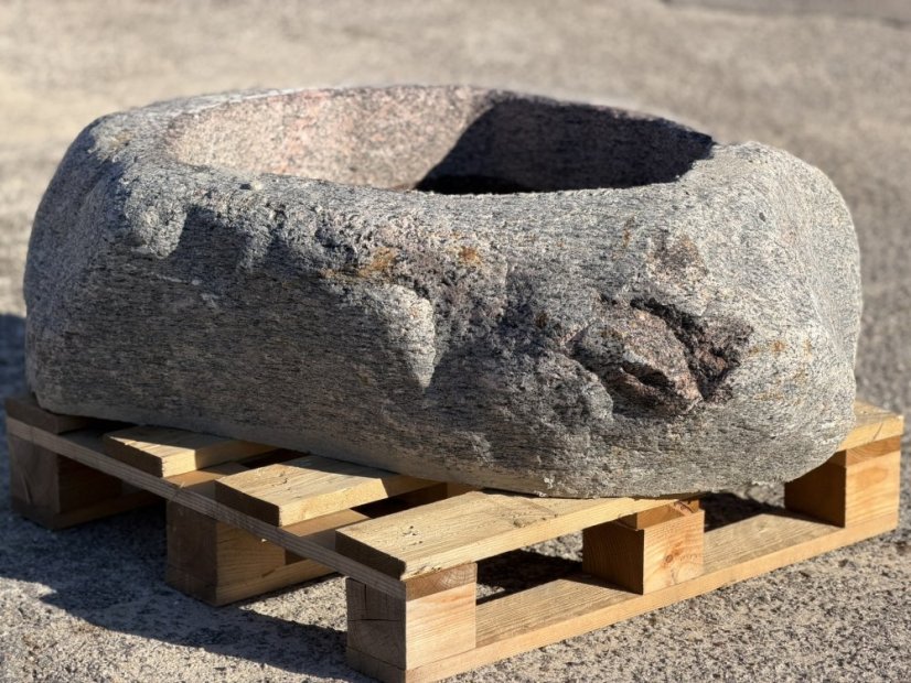 Kamenný balvan / květináč