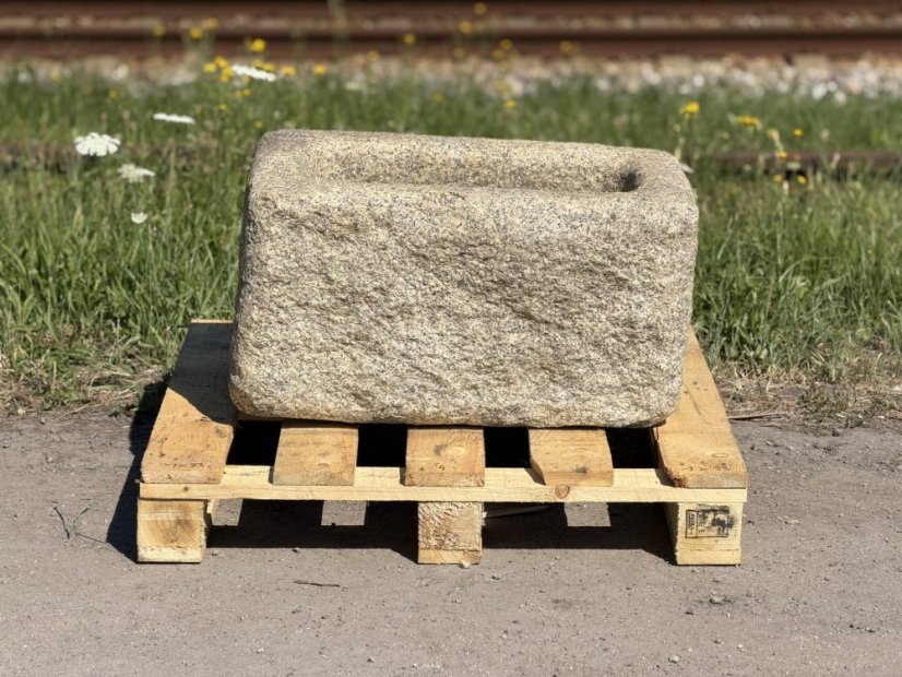 Kamenné koryto / květináč