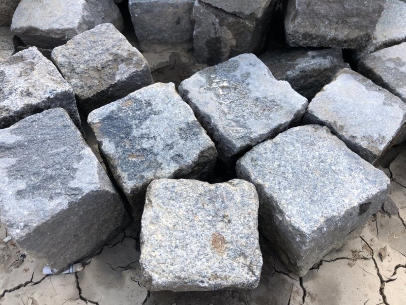 Staré dlažební kostky 8/11
