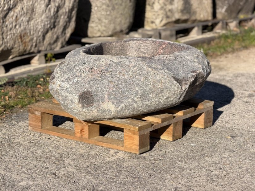 Kamenný balvan / květináč