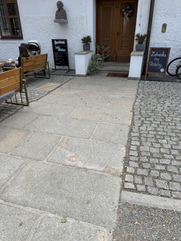 Kamenná dlažba - Historia - Rozměry: Různé délky x 50 x 5 cm