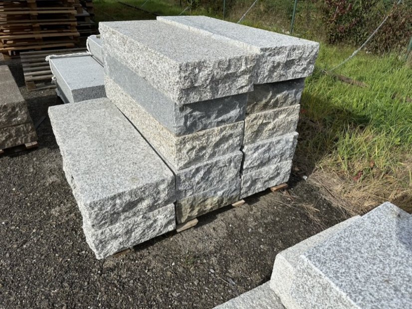 Rustikální masivní schod - MULTICOLOR