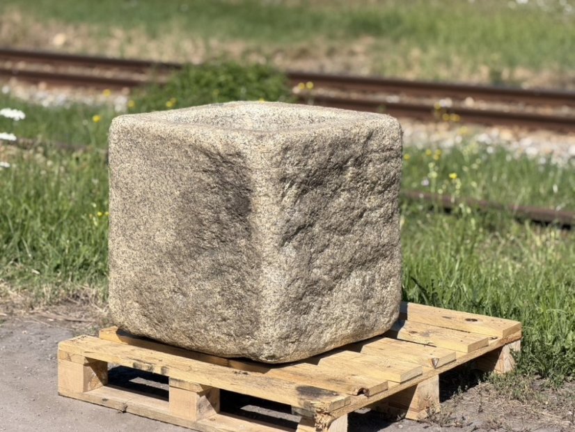 Kamenné koryto / květináč