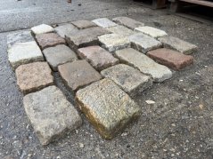 Řezané žulové kostky – 2. jakost