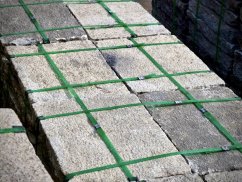 Stará žulová dlažba 60 × 40 × 7–9 cm