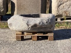 Kamenný balvan / květináč