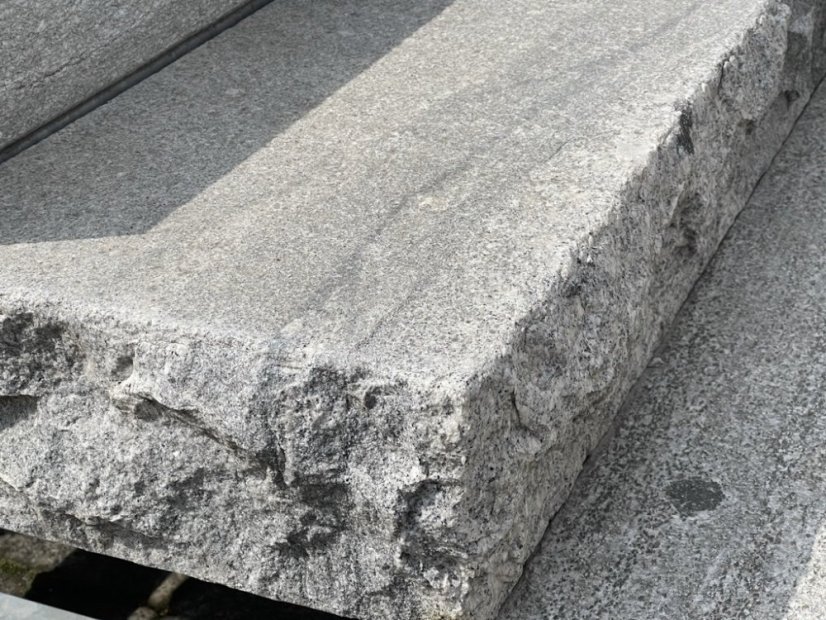 Rustikální masivní schod - MULTICOLOR