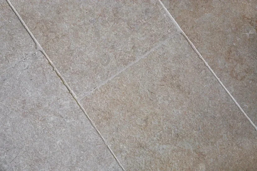 Vápencová dlažba - AVALON - Rozměry: 60-90 x 40 x 3 cm